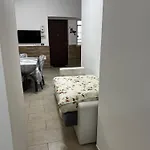 Apartament House Pavarotti